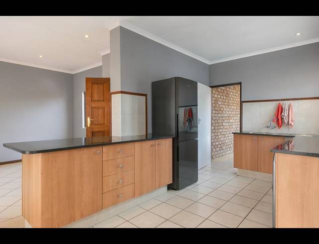 2 BEDROOM TOWNHOUSE FOR SALE IN EQUESTRIA